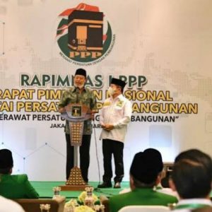 Ketua Umum PPP 2020-2025 Suharso Monoarfa (kanan) dan Eks Ketua Umum PPP Muktamar Jakarta Djan Faridz_1