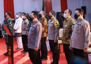 Kapolri Listyo Sigit bersama Panglima TNI Hadi Tjahjanto dan Gubermur Jabar Ridwan Kamil memimpin acara peluncuram layaman hotline 110 di Polda Jabar