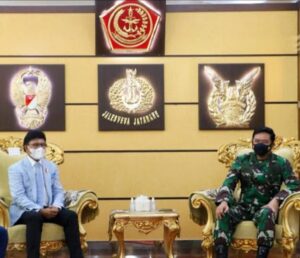 Menteri Kominfo Jhonny G Plate bersama Panglima TNI Marsekal Hadi Tjahjanto_1