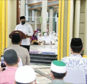 Wali Kota Medan Bobby Nasution tengah menyampaikan sambutan di acara safari ramadhan