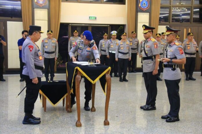 Kapolri Pimpin Upacara Serah Terima Dua Jabatan Penting
