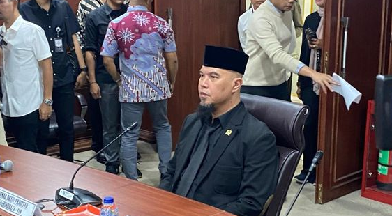 Menghina Warga, Ahmad Dhani Diwajibkan Meminta Maaf