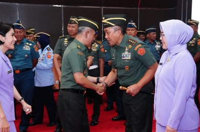 Negara Berikan Kenaikan Pangkat Kepada 32 Pati Tiga Matra TNI