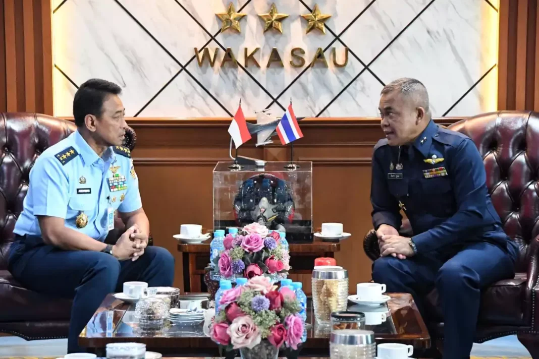 Wakasau menerima kedatangan pejabat angkatan udara thailand