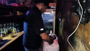 polisi-gerebek-warung-jual-miras-ilegal-di-cileungsi-bogor-dokistimewa-1749731031844_169