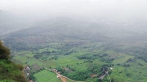 pemandangan-dari-atas-gunung-batu-desa-sukaharja-kecamatan-sukamakmur-kabupaten-bogor