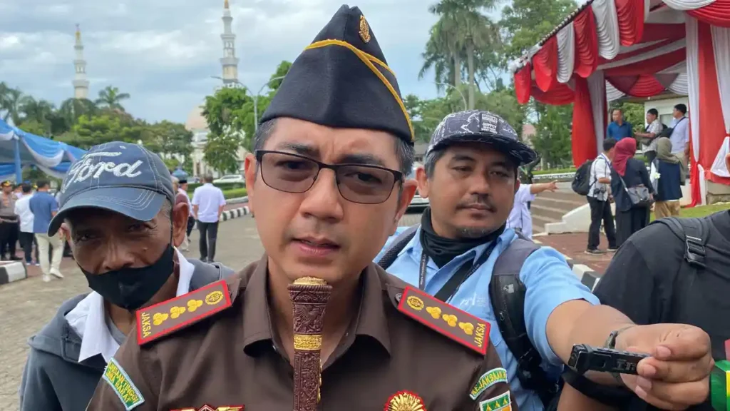 Kepala Kejaksaan Negeri Kabupaten Bogor Denny Achmad mengaku akan menuntaska