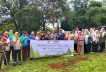 Jalankan Program Bupati, Dinas Pendidikan dan Kecamatan Tanjungsari Tanam 1.000 Pohon