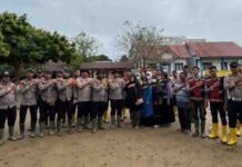 Sinergi Bersama Masyarakat, Polres Pidie Jaya Fokus Pulihkan Sekolah Pascabanjir