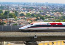 Ada Pemindahan Kabel Saluran Udara Tegangan Tinggi yang Melintas di atas Jalur Whoosh, KCIC Sesuaikan Jadwal Perjalanan