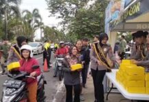 Selama Bulan Ramadhan 1447 H, Kapolres Bogor Bagikan Paket Takjil untuk Masyarakat